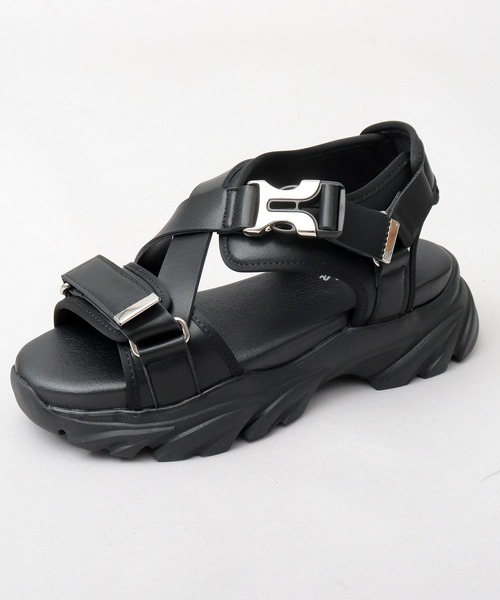 glabella（グラベラ）の「厚底チャンキーソール クロスベルト メタルバックル ストラップサンダル（サンダル・メンズ・ブラック・S/M/L）」の7枚目の写真