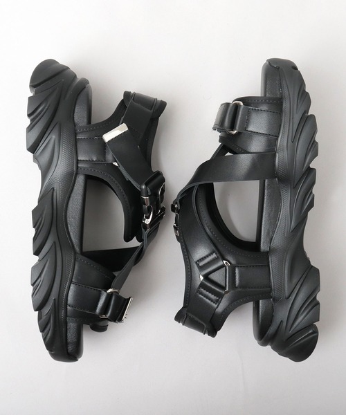 glabella（グラベラ）の「厚底チャンキーソール クロスベルト メタルバックル ストラップサンダル（サンダル・メンズ・ブラック・S/M/L）」の8枚目の写真