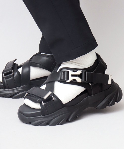 glabella（グラベラ）の「厚底チャンキーソール クロスベルト メタル