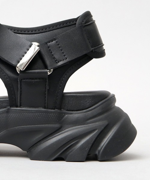 glabella（グラベラ）の「厚底チャンキーソール クロスベルト メタルバックル ストラップサンダル（サンダル・メンズ・ブラック・S/M/L）」の15枚目の写真