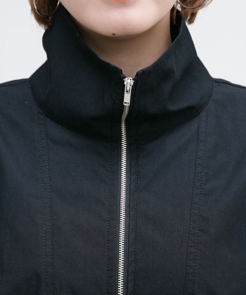 KBF(ケイビーエフ)の「スタンドカラーZIPブルゾン(ブルゾン・レディース・オフホワイト/ブラック・ONE)」の21枚目の写真