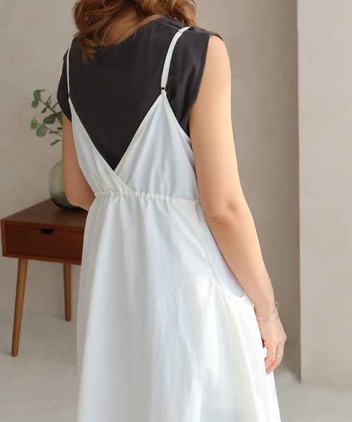 Social GIRL（ソーシャルガール）の「ポケットギャザーキャミワンピース（ワンピース・レディース・オフホワイト/ベージュ/ブラック・M）」の4枚目の写真