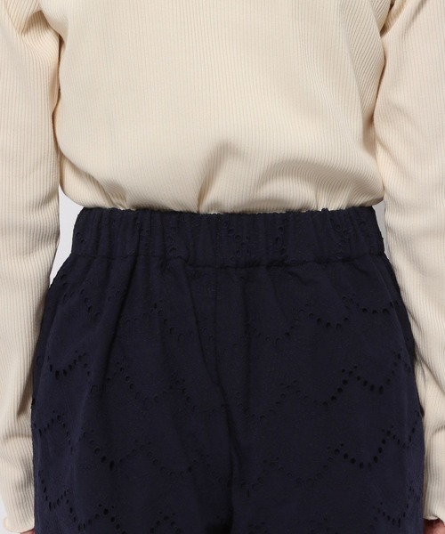 GLOBAL WORK（グローバルワーク）の「高山直子さんコラボ/刺繍レースストレートパンツ/EiiS/991886（その他パンツ・レディース・ネイビー/スミクロ・SMALL/X-SMALL）」の19枚目の写真