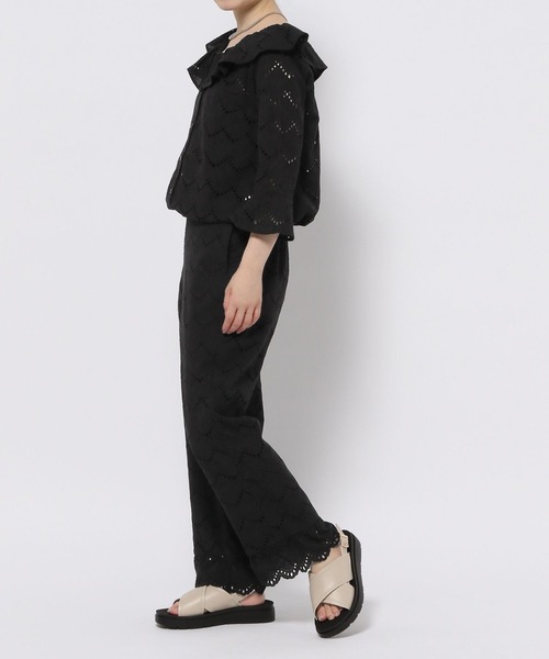 GLOBAL WORK（グローバルワーク）の「高山直子さんコラボ/刺繍レースストレートパンツ/EiiS/991886（その他パンツ・レディース・ネイビー/スミクロ・SMALL/X-SMALL）」の4枚目の写真