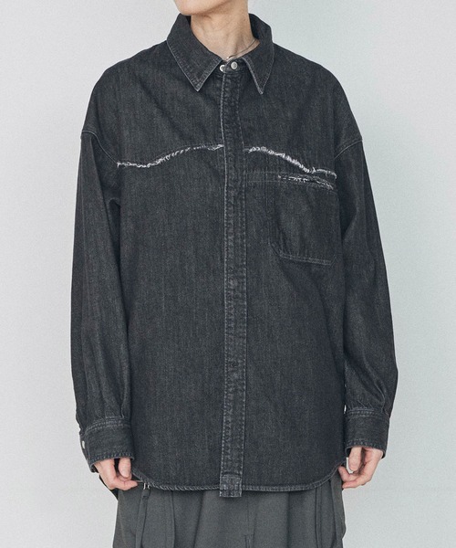 PUBLIC TOKYO(パブリックトウキョウ)の「SHIOTAリムーブドデニムシャツ(デニムジャケット・レディース・インディゴブルー/ブラック・FREE)」の1枚目の写真