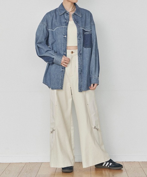 PUBLIC TOKYO(パブリックトウキョウ)の「SHIOTAリムーブドデニムシャツ(デニムジャケット・レディース・インディゴブルー/ブラック・FREE)」の4枚目の写真