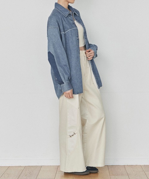 PUBLIC TOKYO(パブリックトウキョウ)の「SHIOTAリムーブドデニムシャツ(デニムジャケット・レディース・インディゴブルー/ブラック・FREE)」の5枚目の写真