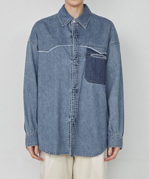 PUBLIC TOKYO(パブリックトウキョウ)の「SHIOTAリムーブドデニムシャツ(デニムジャケット・レディース・インディゴブルー/ブラック・FREE)」の8枚目の写真