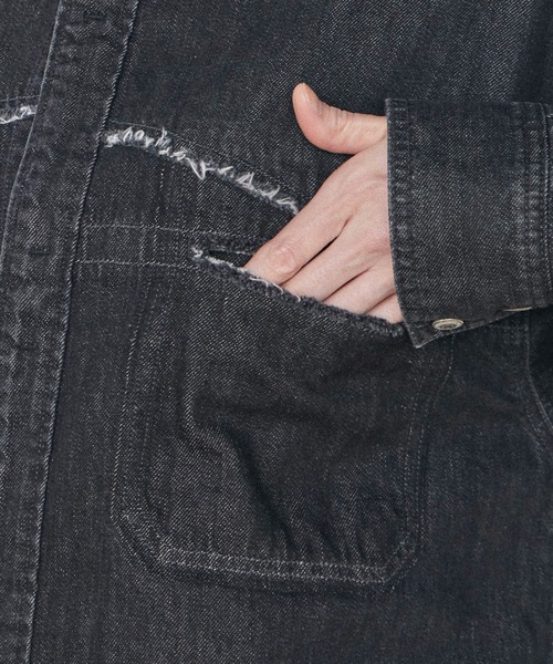 PUBLIC TOKYO(パブリックトウキョウ)の「SHIOTAリムーブドデニムシャツ(デニムジャケット・レディース・インディゴブルー/ブラック・FREE)」の14枚目の写真