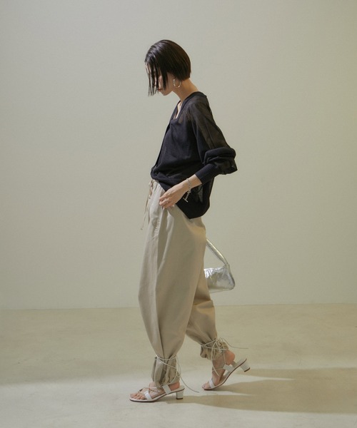 SALON adam et rope'(サロン アダム エ ロペ)の「ブライトシアーカーディガン【WEB限定カラー】(カーディガン/ボレロ・レディース・グレー/サックスブルー/ブラック/ゴールド・FREE)」の16枚目の写真