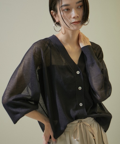 SALON adam et rope'(サロン アダム エ ロペ)の「ブライトシアーカーディガン【WEB限定カラー】(カーディガン/ボレロ・レディース・グレー/サックスブルー/ブラック/ゴールド・FREE)」の10枚目の写真