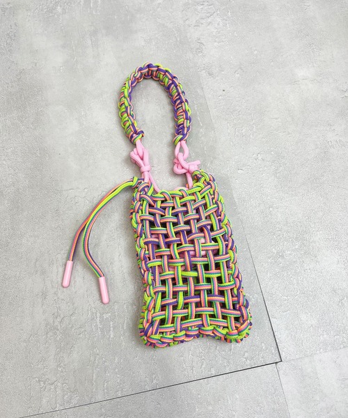 sevens(セブンズ)の「【sevens】キャンディーカラー編みミニバッグ(ショルダーバッグ・レディース・ブルー/ブラック/ピンク/レッド/パープル/イエロー・FREE)」の15枚目の写真