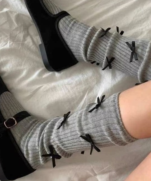 .KOM(ドットコム)の「A'GEM/9 × .kom 『.KOM/ドットケーオーエム』 リボンソックス(ソックス/靴下・レディース・グレー/ブラック/ホワイト・FREE)」の3枚目の写真