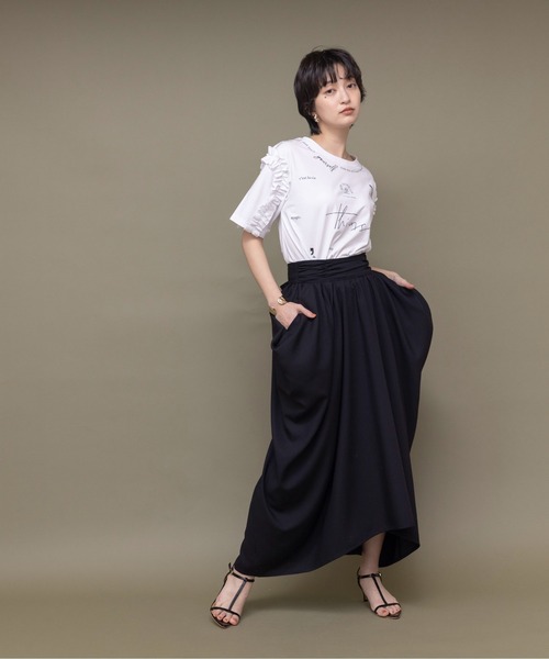 Eimee Law（エイミーロウ）の「ショルダーフリルランダムロゴT