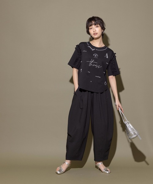 ショルダーフリルランダムロゴTシャツ | SLOVNENYA スロヴネンヤ