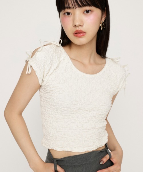 SLY（スライ）の「2WAY RIBBON JQ TOPS ツーウェイ リボン ジャガード トップス（Tシャツ/カットソー・レディース・ブラウン/ライトブルー/アイボリー・FREE）」の2枚目の写真