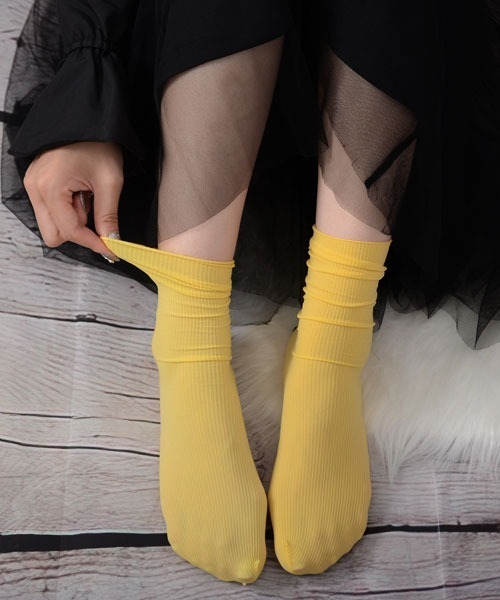 VIBGYOR Women（ヴィブジョー　ウィメン）の「【float】《推し活/推しカラー/メンカラ》くしゅくしゅ 単色リブ クルー丈ソックス【25色展開】（ソックス/靴下・レディース・アッシュブラウン/チャコール/テラコッタ/チェリーピンク/コーラルピンク/アーミー/ワインレッド/マスタード/ヘザーグレー/モスグリーン/イエロー/ミント/ライトイエロー/ベビーピンク/バイオレット/ブルーグリーン/ブラック/ホワイト/グリーン/カーキ/オフホワイト/パープル/ベージュ/ラベンダー/ブルー・FREE）」の21枚目の写真