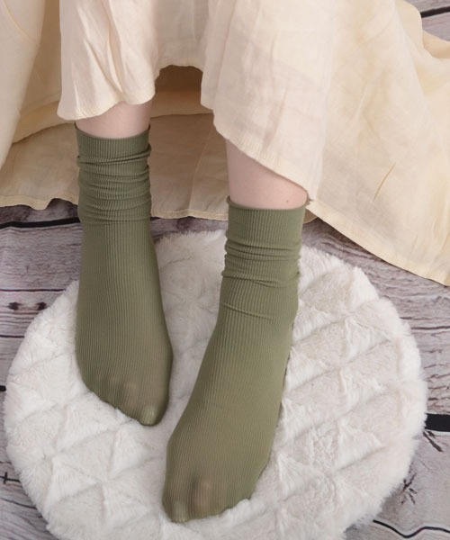 VIBGYOR Women（ヴィブジョー　ウィメン）の「【float】《推し活/推しカラー/メンカラ》くしゅくしゅ 単色リブ クルー丈ソックス【25色展開】（ソックス/靴下・レディース・アッシュブラウン/チャコール/テラコッタ/チェリーピンク/コーラルピンク/アーミー/ワインレッド/マスタード/ヘザーグレー/モスグリーン/イエロー/ミント/ライトイエロー/ベビーピンク/バイオレット/ブルーグリーン/ブラック/ホワイト/グリーン/カーキ/オフホワイト/パープル/ベージュ/ラベンダー/ブルー・FREE）」の9枚目の写真