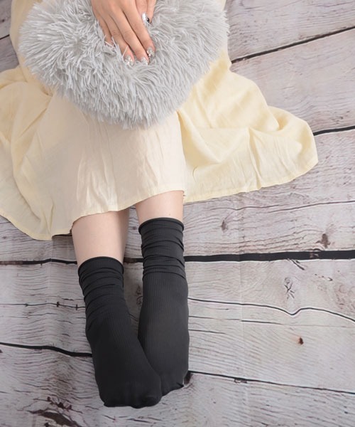 VIBGYOR Women（ヴィブジョー　ウィメン）の「【float】《推し活/推しカラー/メンカラ》くしゅくしゅ 単色リブ クルー丈ソックス【25色展開】（ソックス/靴下・レディース・アッシュブラウン/チャコール/テラコッタ/チェリーピンク/コーラルピンク/アーミー/ワインレッド/マスタード/ヘザーグレー/モスグリーン/イエロー/ミント/ライトイエロー/ベビーピンク/バイオレット/ブルーグリーン/ブラック/ホワイト/グリーン/カーキ/オフホワイト/パープル/ベージュ/ラベンダー/ブルー・FREE）」の5枚目の写真