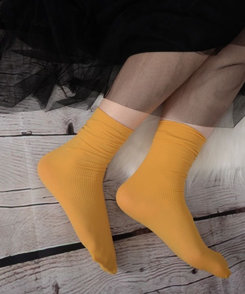 VIBGYOR Women（ヴィブジョー　ウィメン）の「【float】《推し活/推しカラー/メンカラ》くしゅくしゅ 単色リブ クルー丈ソックス【25色展開】（ソックス/靴下・レディース・アッシュブラウン/チャコール/テラコッタ/チェリーピンク/コーラルピンク/アーミー/ワインレッド/マスタード/ヘザーグレー/モスグリーン/イエロー/ミント/ライトイエロー/ベビーピンク/バイオレット/ブルーグリーン/ブラック/ホワイト/グリーン/カーキ/オフホワイト/パープル/ベージュ/ラベンダー/ブルー・FREE）」の20枚目の写真