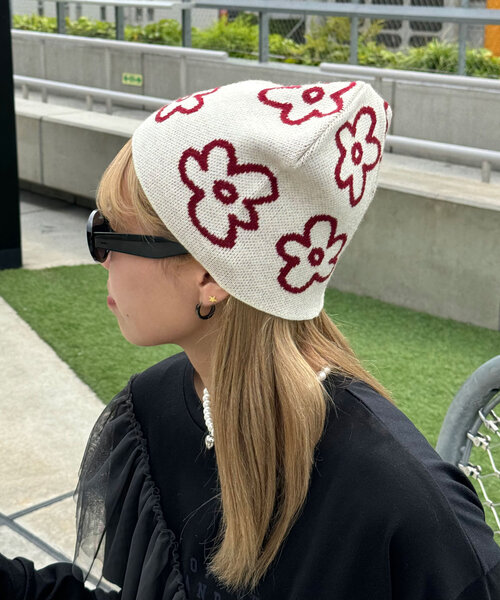 CIAOPANIC(チャオパニック)の「フラワーロゴニットビーニー(ニットキャップ/ビーニー・レディース・ブラック/アイボリー/ローズ/グレー・FREE)」の2枚目の写真