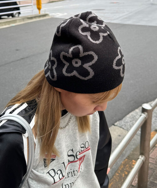 CIAOPANIC(チャオパニック)の「フラワーロゴニットビーニー(ニットキャップ/ビーニー・レディース・ブラック/アイボリー/ローズ/グレー・FREE)」の6枚目の写真
