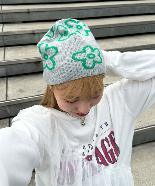 CIAOPANIC(チャオパニック)の「フラワーロゴニットビーニー(ニットキャップ/ビーニー・レディース・ブラック/アイボリー/ローズ/グレー・FREE)」の9枚目の写真