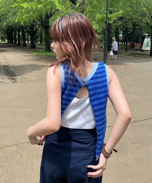 shesame（シーセム）の「back slit shaggy border tank top