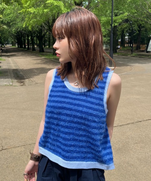 サルセーション　最新作ウェア Back opened tank-top shesame（シーセム）の「back slit shaggy border tank top