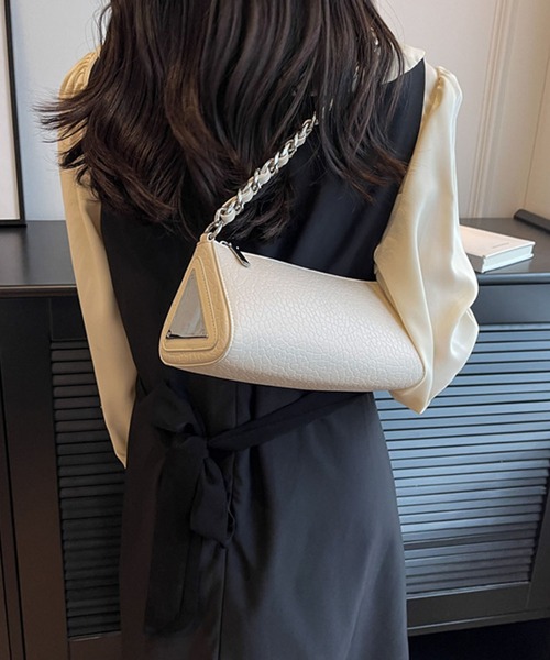GLAMOROUS JANE(グラマラスジェーン)の「チエーンショルダートライアングルシリンダーバッグ(ショルダーバッグ・レディース・ホワイト/アイボリー・FREE)」の6枚目の写真