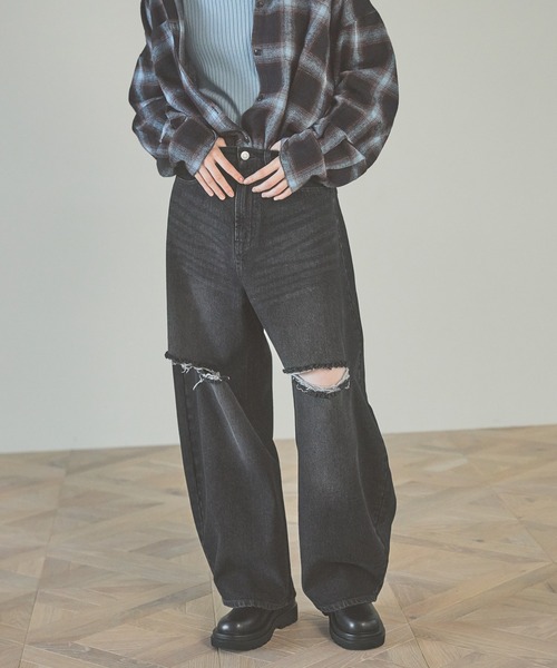 LAKOLE（ラコレ）の「カットオフカーブデニムパンツ / 134483（デニムパンツ・レディース・ブラック/ライトブルー・SMALL/LARGE/MEDIUM）」の2枚目の写真