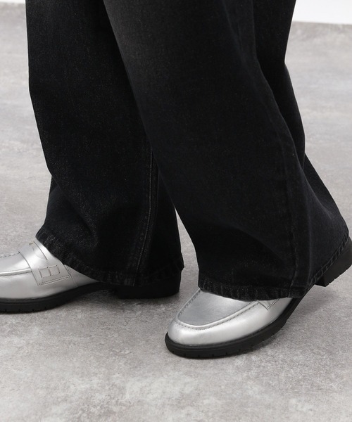 LAKOLE（ラコレ）の「カットオフカーブデニムパンツ / 134483（デニムパンツ・レディース・ブラック/ライトブルー・SMALL/LARGE/MEDIUM）」の7枚目の写真