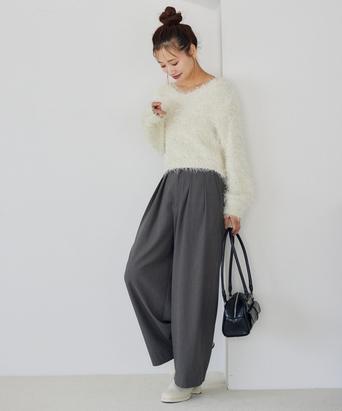 mysty woman（ミスティウーマン）の「シャインフェザー2WAYプルオーバー　149268（ニット/セーター・レディース・ベージュ/ブラック/オフホワイト・FREE）」の5枚目の写真