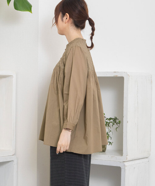 POU DOU DOU（プードゥドゥ）の「＜made in INDIA＞エンブロ使いスモッキングブラウス（シャツ/ブラウス・レディース・モカ/ブラック/オフホワイト・M）」の13枚目の写真