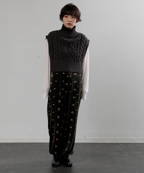 AMERICAN RAG CIE（アメリカンラグシー）の「タートルケーブルニットベスト（ニット/セーター・レディース・チャコールグレー/ベージュ・FREE）」の8枚目の写真