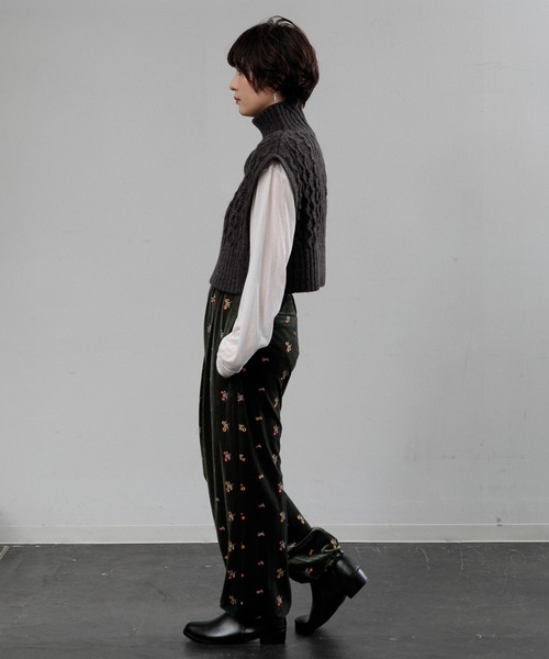 AMERICAN RAG CIE（アメリカンラグシー）の「タートルケーブルニットベスト（ニット/セーター・レディース・チャコールグレー/ベージュ・FREE）」の10枚目の写真