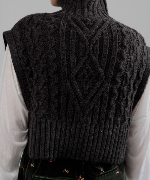 AMERICAN RAG CIE（アメリカンラグシー）の「タートルケーブルニットベスト（ニット/セーター・レディース・チャコールグレー/ベージュ・FREE）」の18枚目の写真