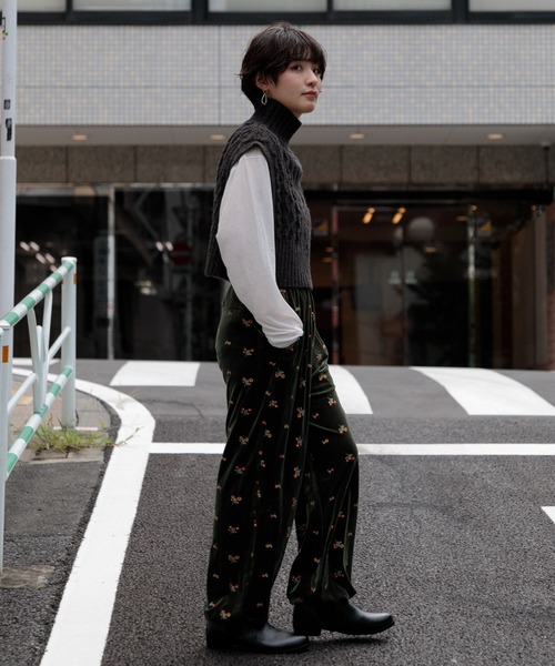 AMERICAN RAG CIE（アメリカンラグシー）の「タートルケーブルニットベスト（ニット/セーター・レディース・チャコールグレー/ベージュ・FREE）」の3枚目の写真