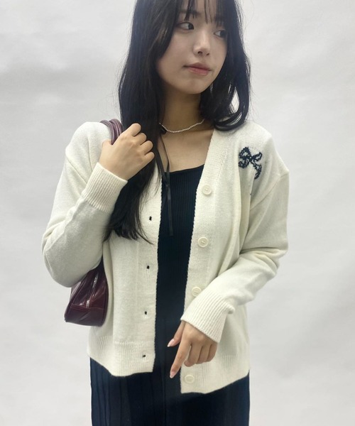 mebole(メボレ)の「ribbonセーターカーディガン(Tシャツ/カットソー・レディース・アイボリー/ブラック/レッド・FREE)」の10枚目の写真