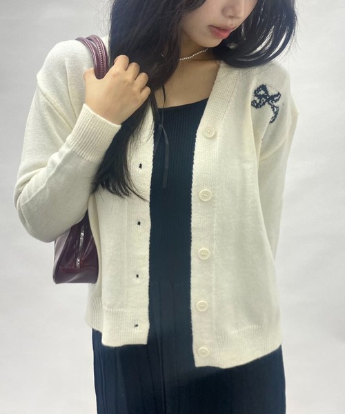mebole(メボレ)の「ribbonセーターカーディガン(Tシャツ/カットソー・レディース・アイボリー/ブラック/レッド・FREE)」の4枚目の写真