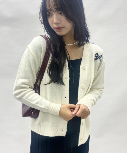 mebole(メボレ)の「ribbonセーターカーディガン(Tシャツ/カットソー・レディース・アイボリー/ブラック/レッド・FREE)」の11枚目の写真