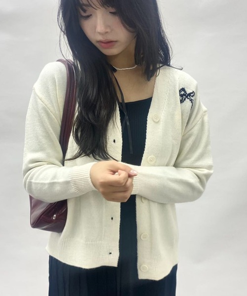 mebole(メボレ)の「ribbonセーターカーディガン(Tシャツ/カットソー・レディース・アイボリー/ブラック/レッド・FREE)」の12枚目の写真
