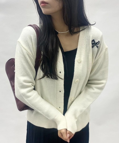 mebole(メボレ)の「ribbonセーターカーディガン(Tシャツ/カットソー・レディース・アイボリー/ブラック/レッド・FREE)」の5枚目の写真
