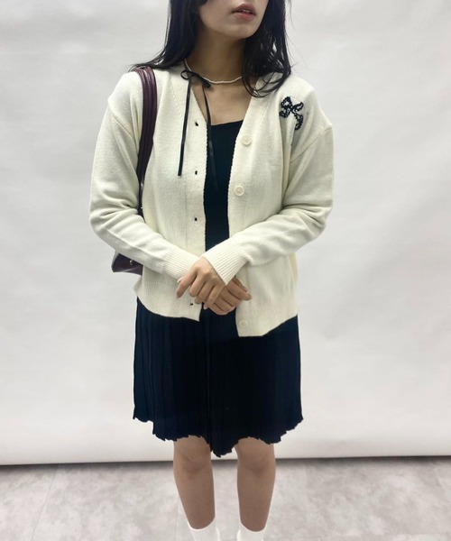mebole(メボレ)の「ribbonセーターカーディガン(Tシャツ/カットソー・レディース・アイボリー/ブラック/レッド・FREE)」の14枚目の写真