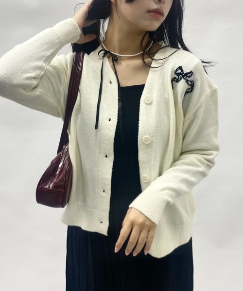 mebole(メボレ)の「ribbonセーターカーディガン(Tシャツ/カットソー・レディース・アイボリー/ブラック/レッド・FREE)」の7枚目の写真