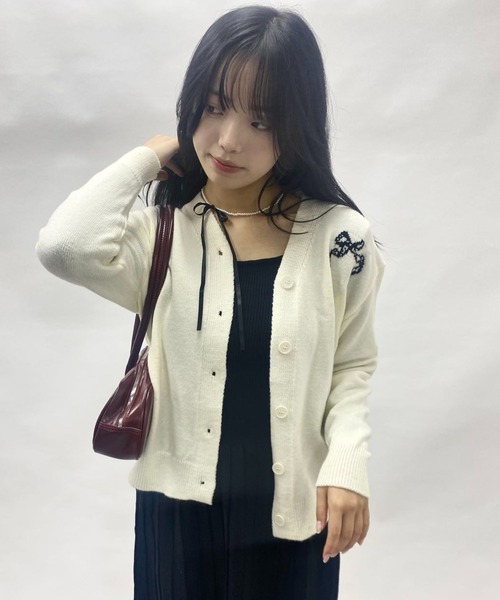 mebole(メボレ)の「ribbonセーターカーディガン(Tシャツ/カットソー・レディース・アイボリー/ブラック/レッド・FREE)」の13枚目の写真