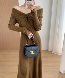 emi+（エミプラス）の「フロントねじりデザインオフショルリブニットワンピース（ワンピース）」