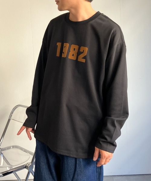 CREARE -LINO-(クレアーレリノ)の「<ユニセックス>フロッキー加工 ナンバーロゴプリントトップス/長袖/ロンT(Tシャツ/カットソー・メンズ・ブラック/オフホワイト・MEDIUM/LARGE)」の15枚目の写真