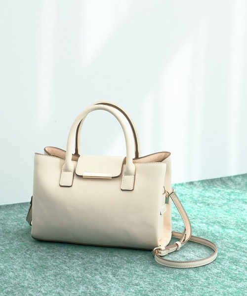 Andemiu（アンデミュウ）の「メタルフラップバック242076（ハンドバッグ・レディース・ブラック/ベージュ/アイボリー/ブラウン系その他・FREE）」の5枚目の写真