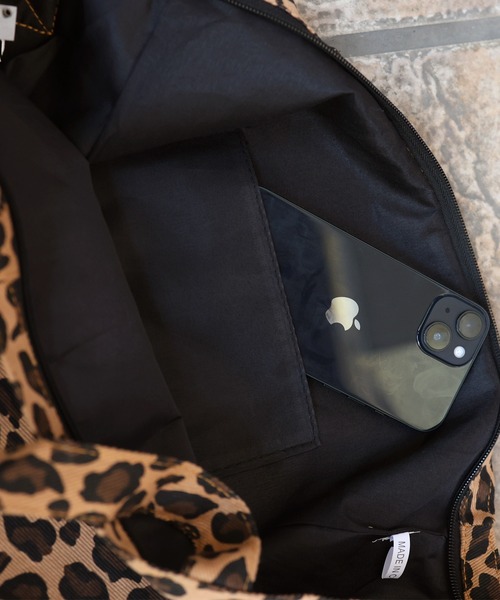 Mili affinity（ミリアフィニティー）の「ヒョウ柄ジップファスナー付き2WAYトートバッグ（トートバッグ・レディース・ホワイト/ベージュ・FREE）」の7枚目の写真